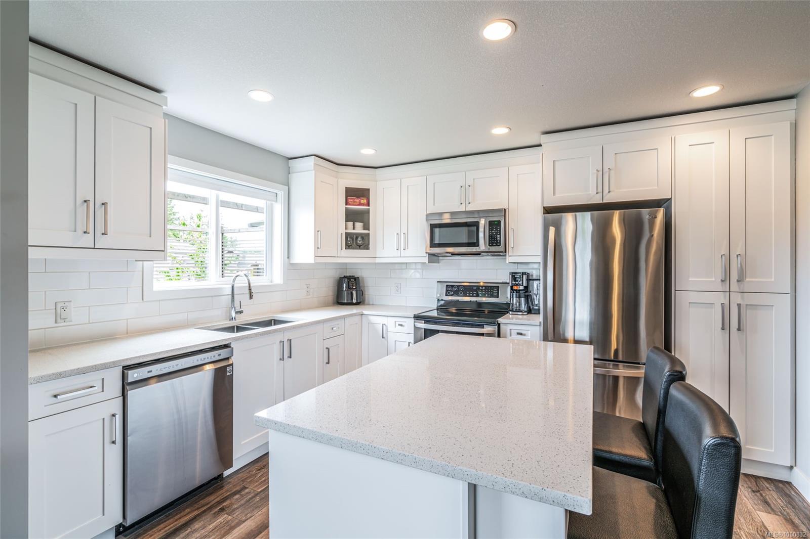 $700,000 - 511 Lori Pl<br>British Columbia, V9R 0H8