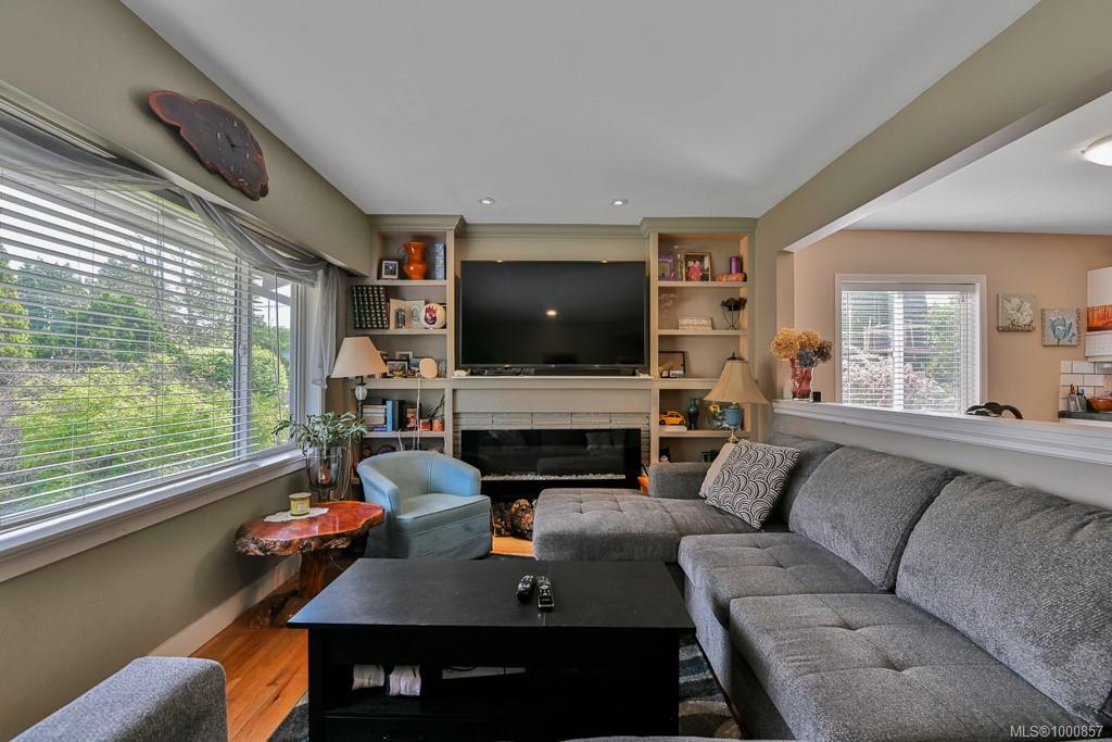$1,199,000 - 1441/1445 Montrose Ave<br>British Columbia, V9T 5N2