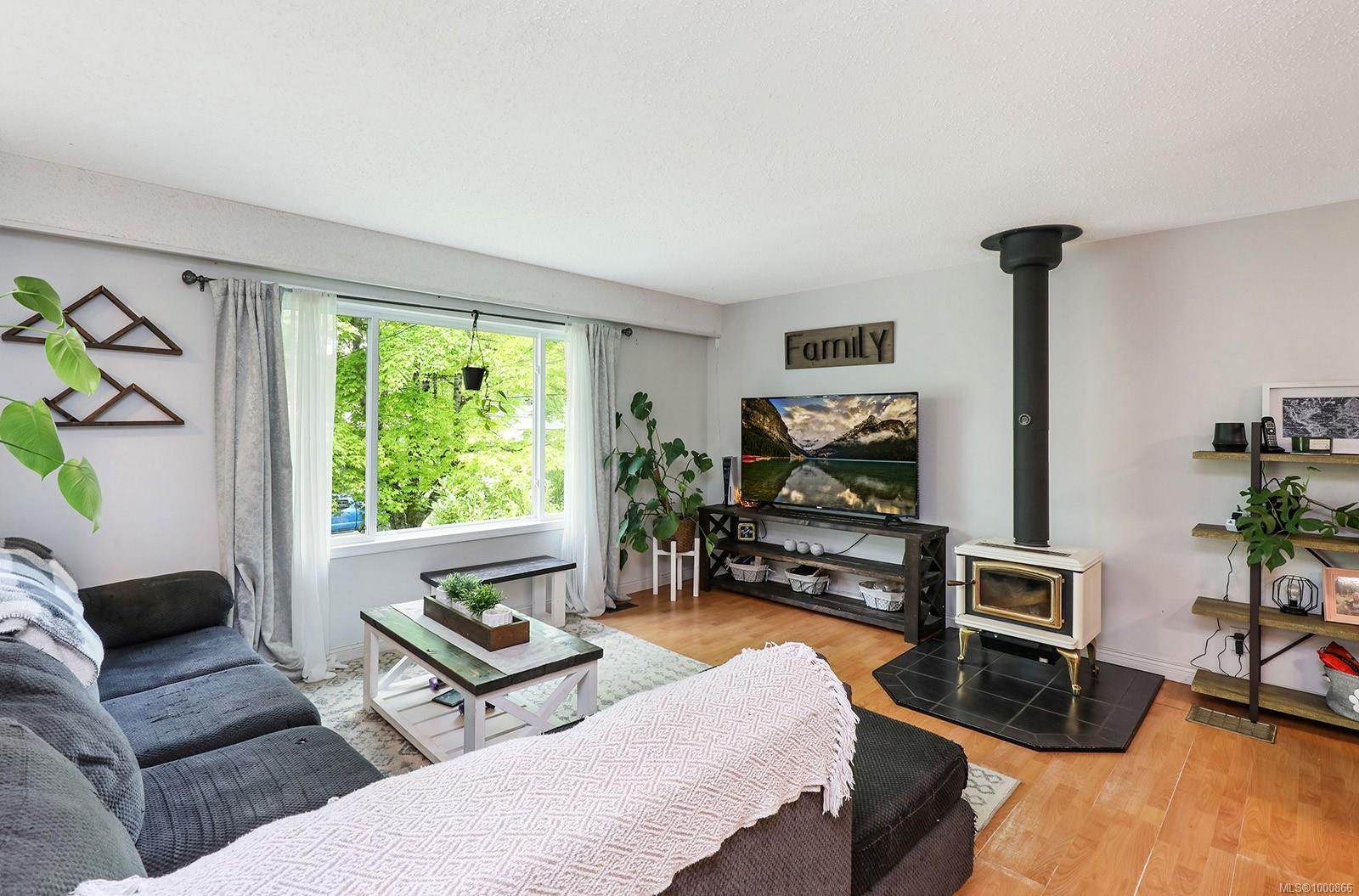 $678,000 - 2046 Tull Ave<br>British Columbia, V9N 5P6