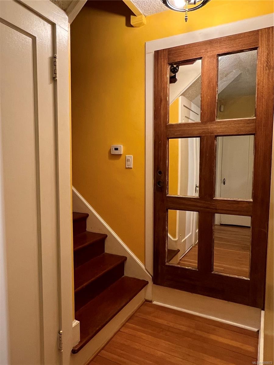 $665,000 - 3039 5th Ave<br>British Columbia, V9Y 2E4