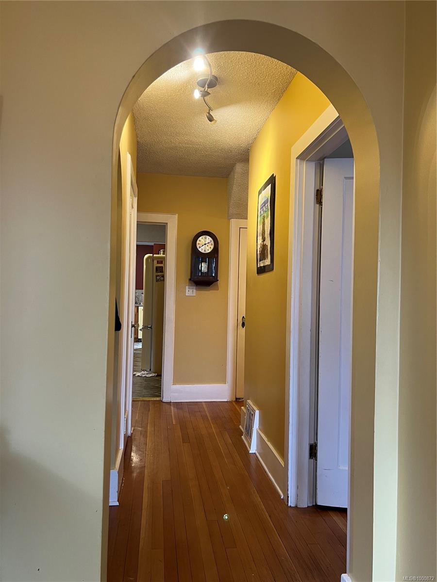$665,000 - 3039 5th Ave<br>British Columbia, V9Y 2E4