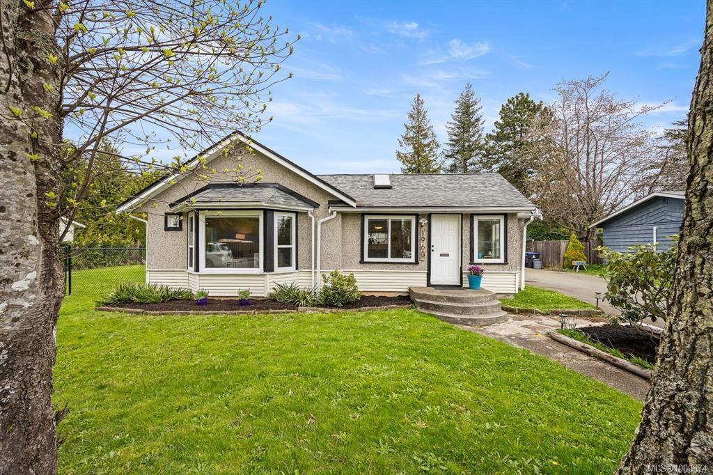 $699,000 - 1960 Robb Ave<br>British Columbia, B9M 2E4