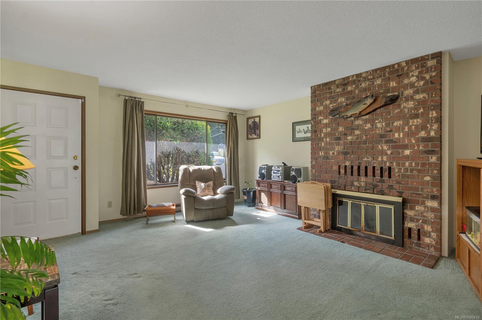 $569,000 - 327 Berne Rd<br>British Columbia, V9W 6G6