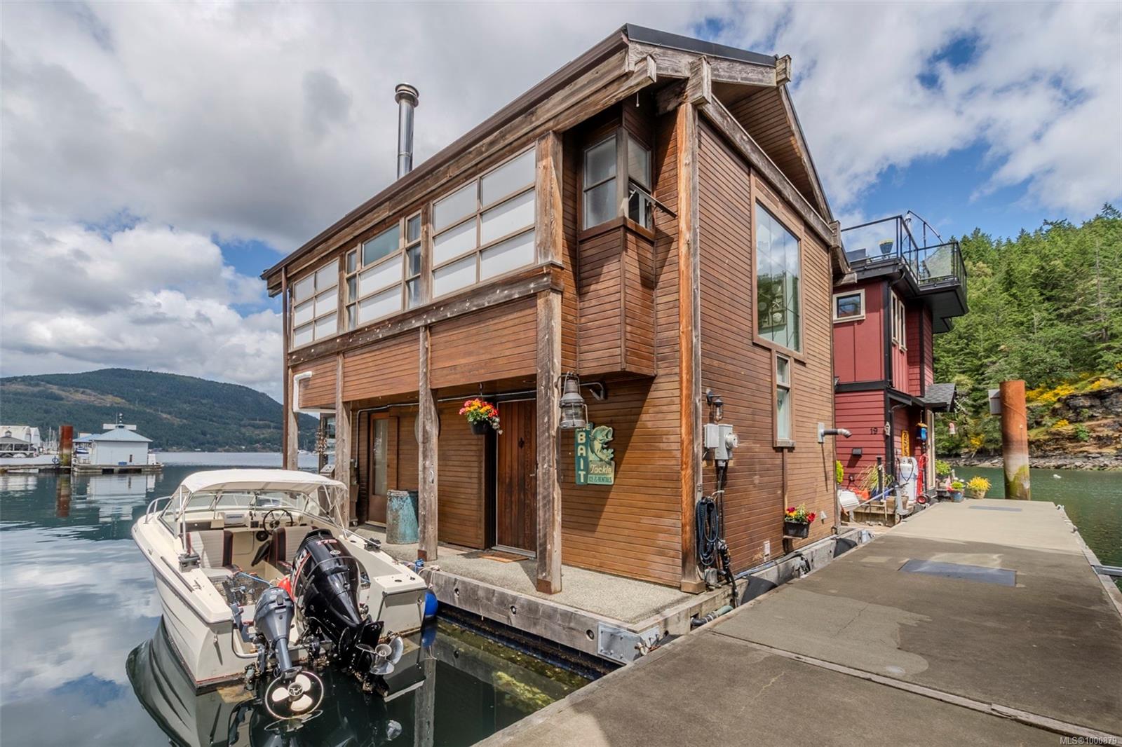 $749,900 - 6145 Genoa Bay Rd<br>British Columbia, V9L 5T7
