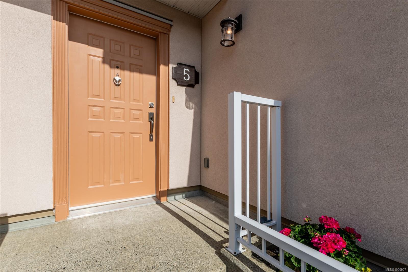 $529,900 - 100 Gifford Rd<br>British Columbia, V9G 1B8