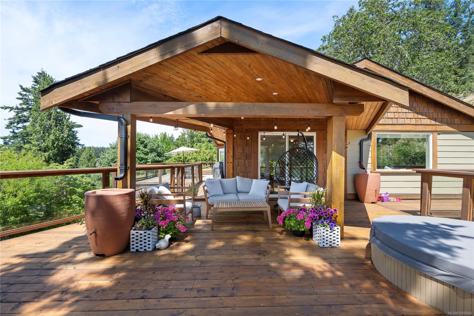 $1,325,000 - 1589 Sherwood Dr<br>British Columbia, V9T 1H1