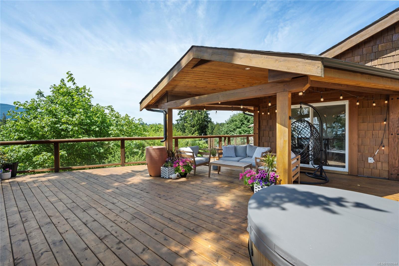 $1,325,000 - 1589 Sherwood Dr<br>British Columbia, V9T 1H1
