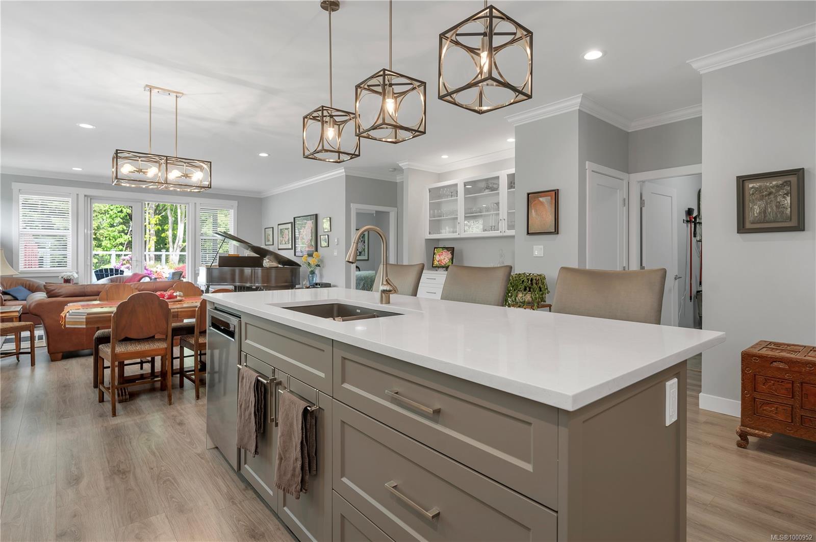 $829,000 - 2000 Treelane Rd<br>British Columbia, V9W 0E1