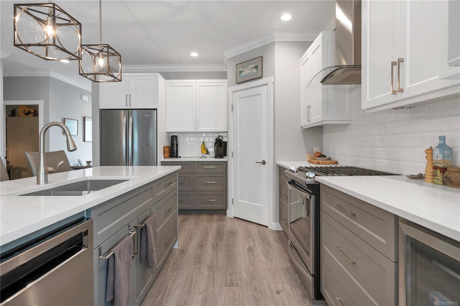 $829,000 - 2000 Treelane Rd<br>British Columbia, V9W 0E1