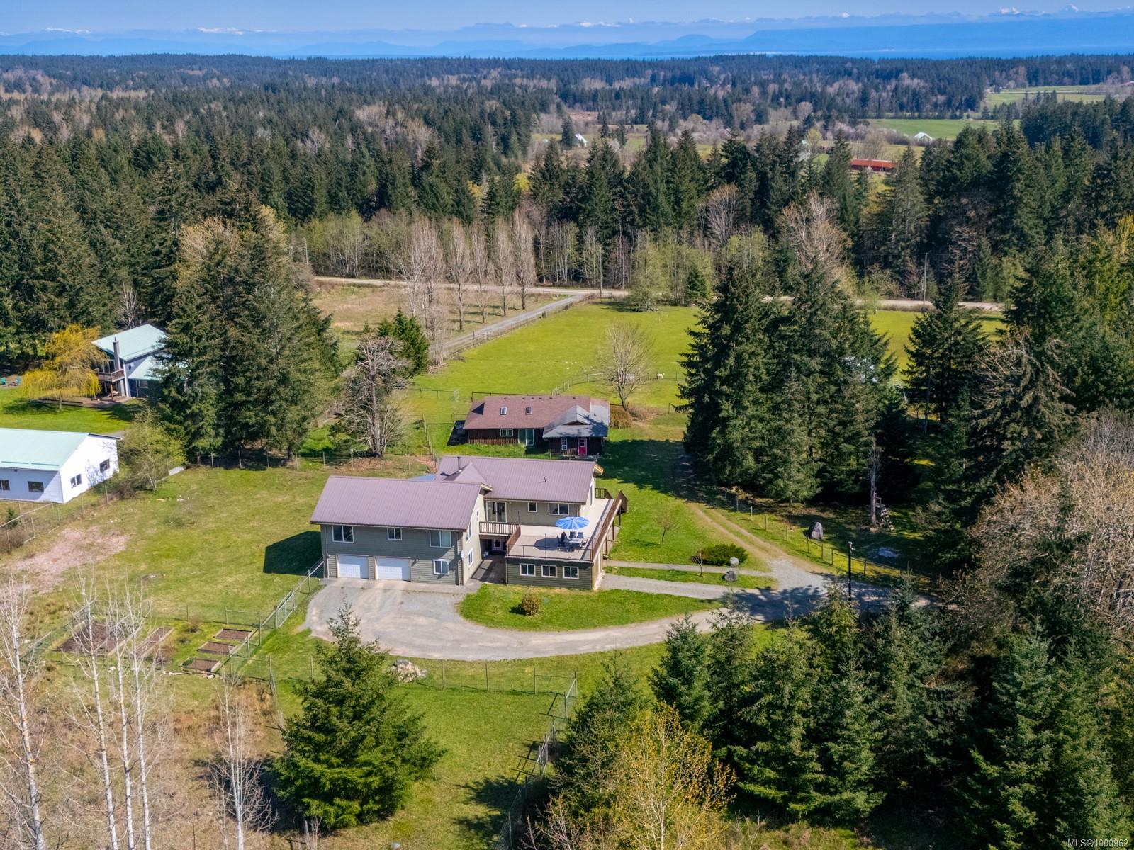 $2,475,000 - 2892 Maridge Rd<br>British Columbia, V9J 1M9