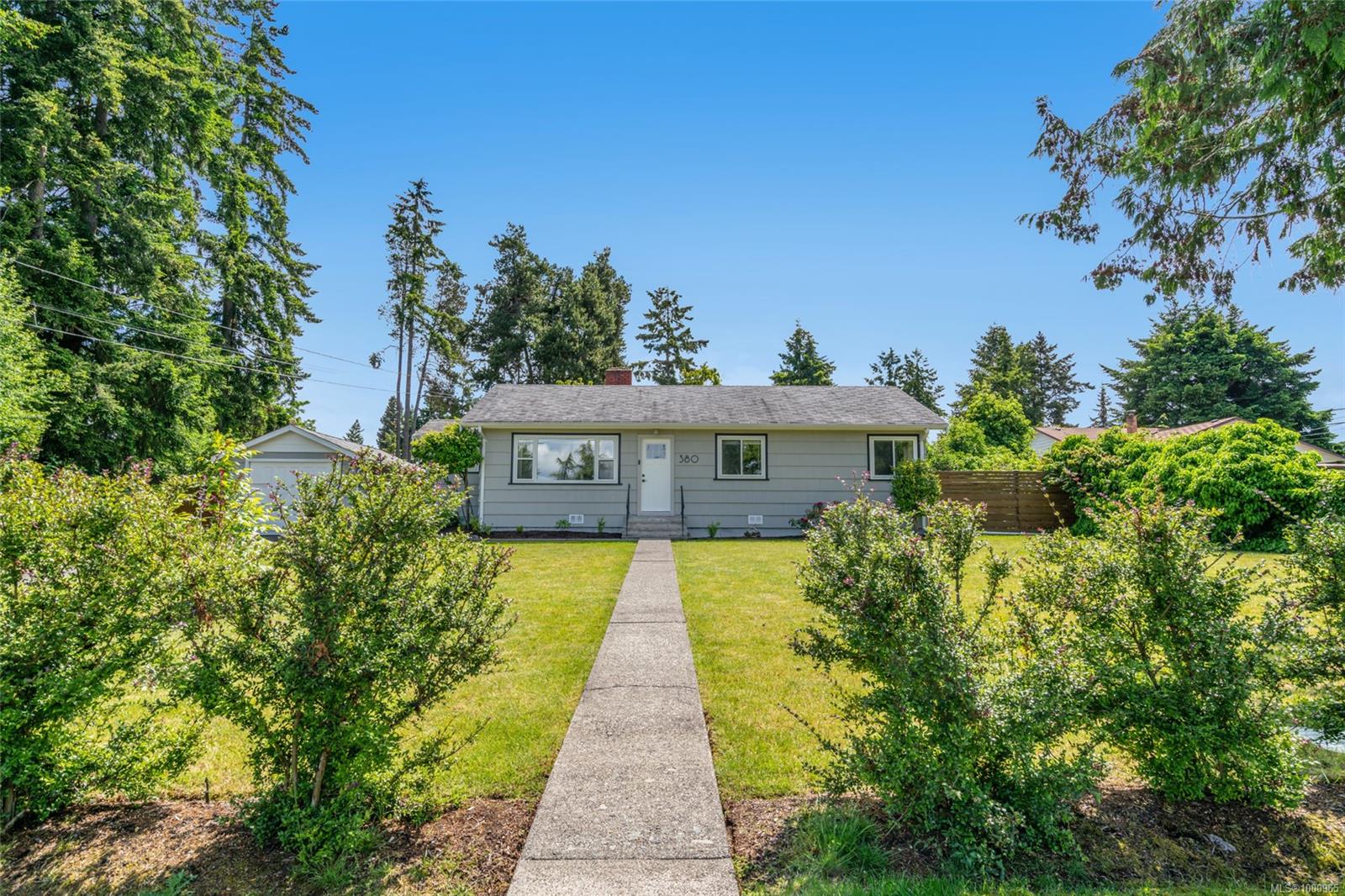 $849,000 - 380 Hirst Ave<br>British Columbia, V9P 1K4