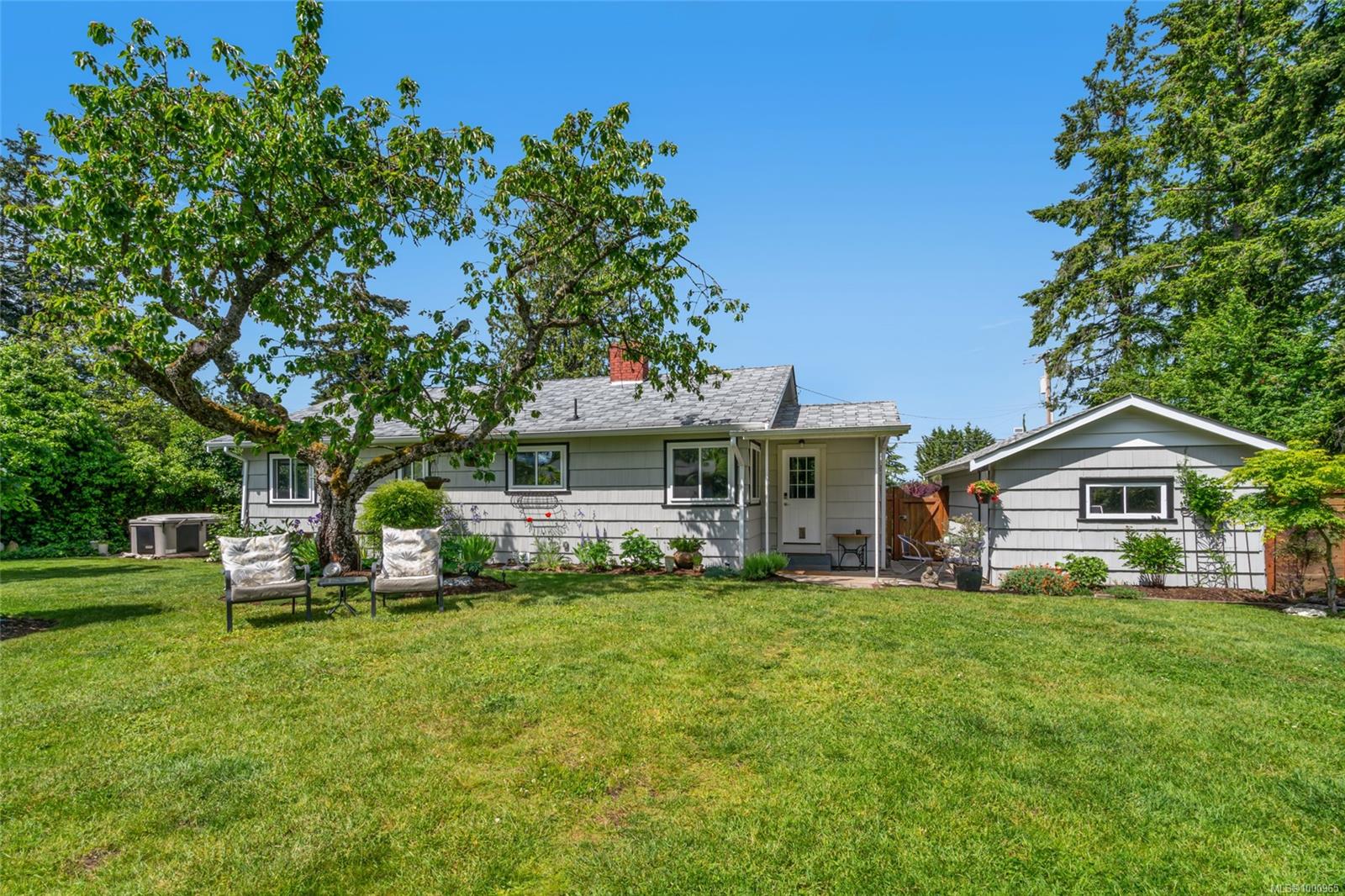 $849,000 - 380 Hirst Ave<br>British Columbia, V9P 1K4
