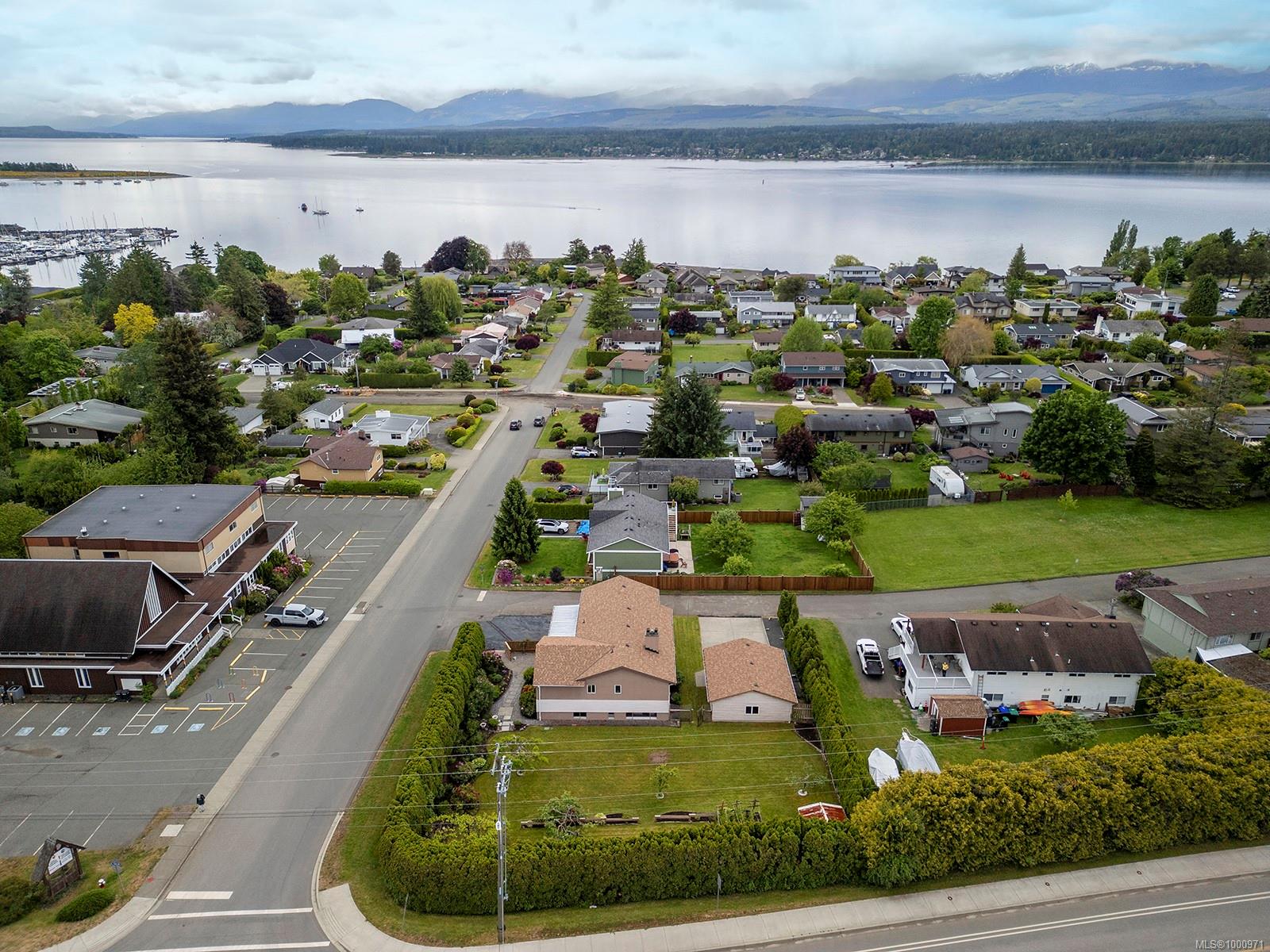 $1,175,000 - 251 Beach Dr<br>British Columbia, V9N 1W3