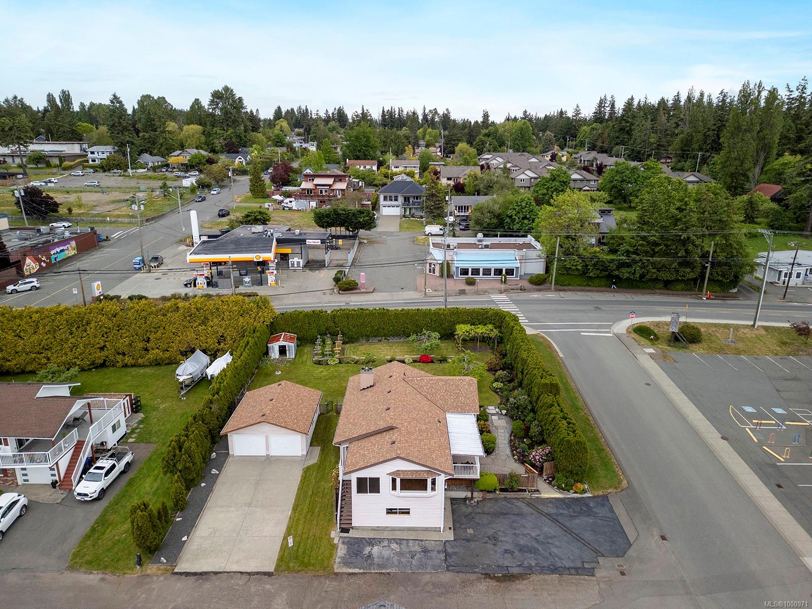 $1,175,000 - 251 Beach Dr<br>British Columbia, V9N 1W3