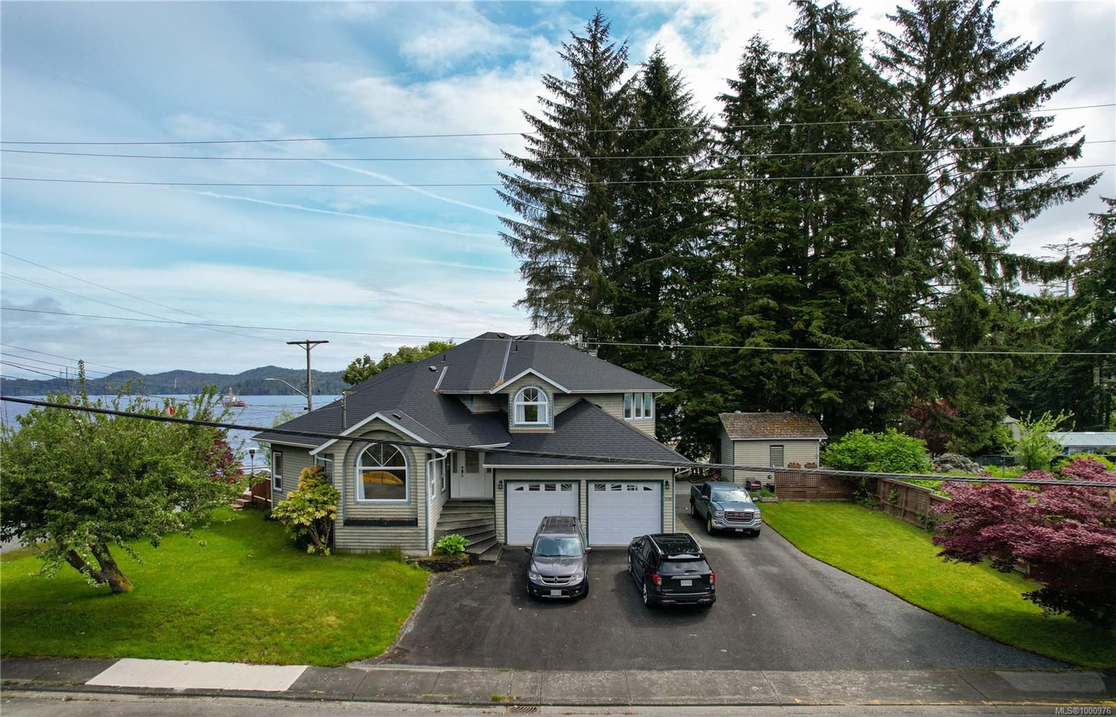 $975,000 - 7085 Shorncliffe Ave<br>British Columbia, V0N 2P0