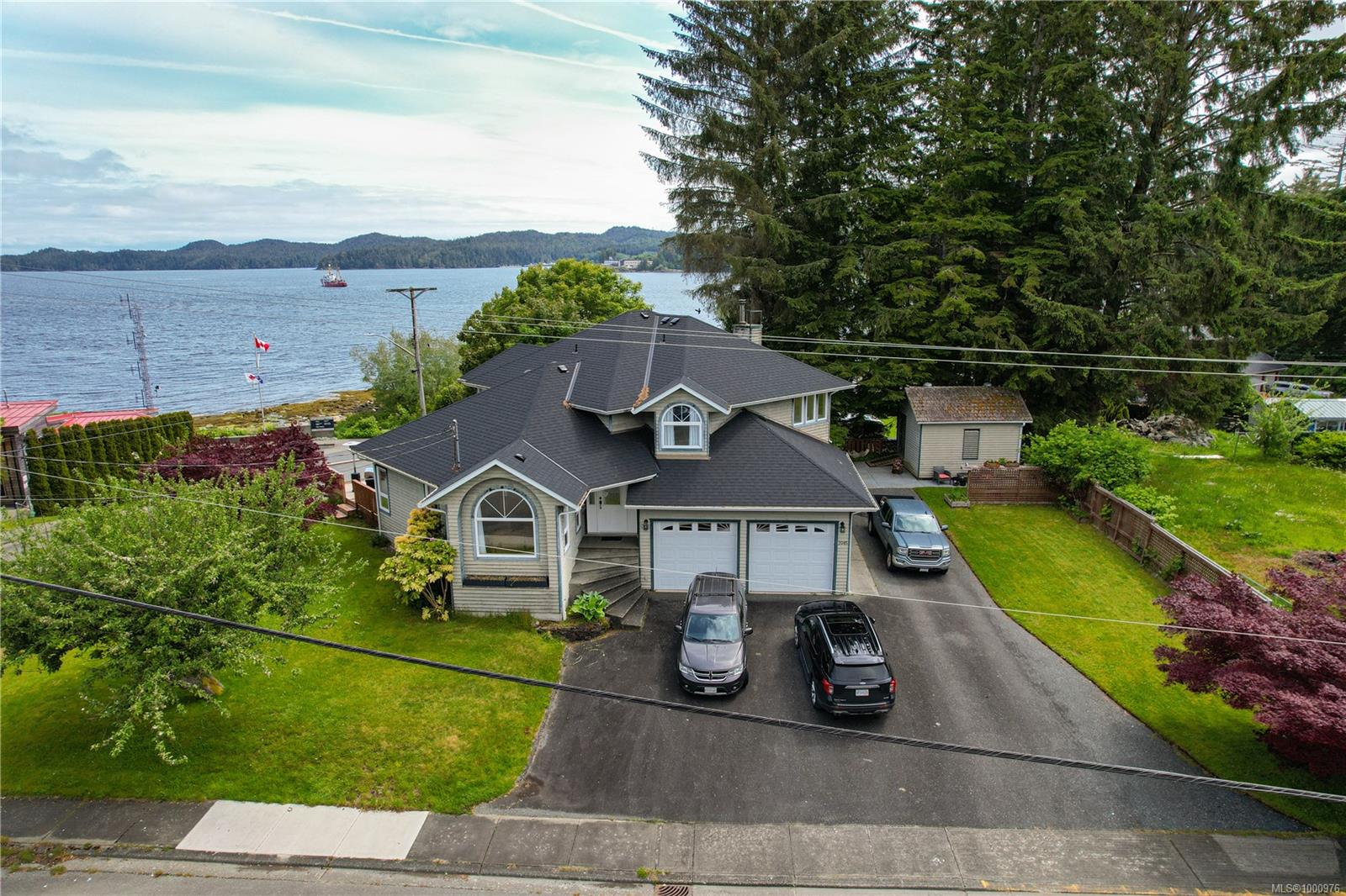 $975,000 - 7085 Shorncliffe Ave<br>British Columbia, V0N 2P0