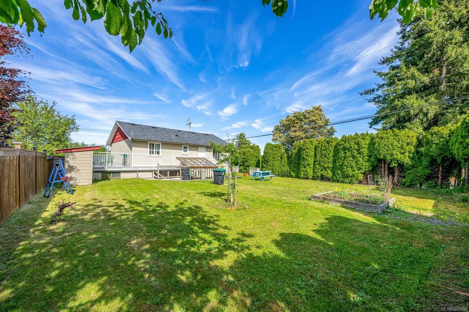 $699,900 - 1783 England Ave<br>British Columbia, V9N 2P3