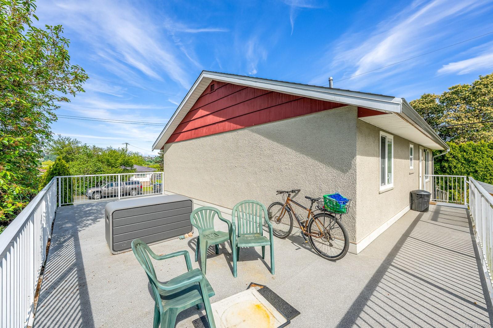 $699,900 - 1783 England Ave<br>British Columbia, V9N 2P3