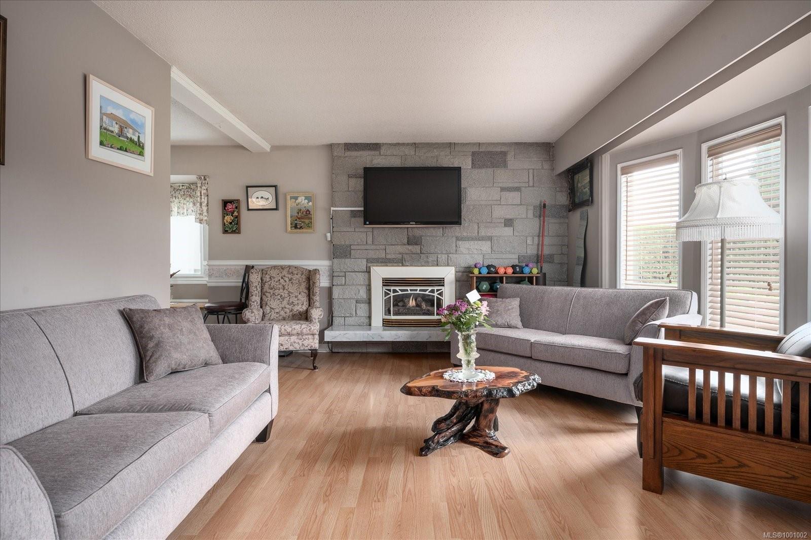 $699,000 - 2563 5th Ave<br>British Columbia, V9Y 2G4