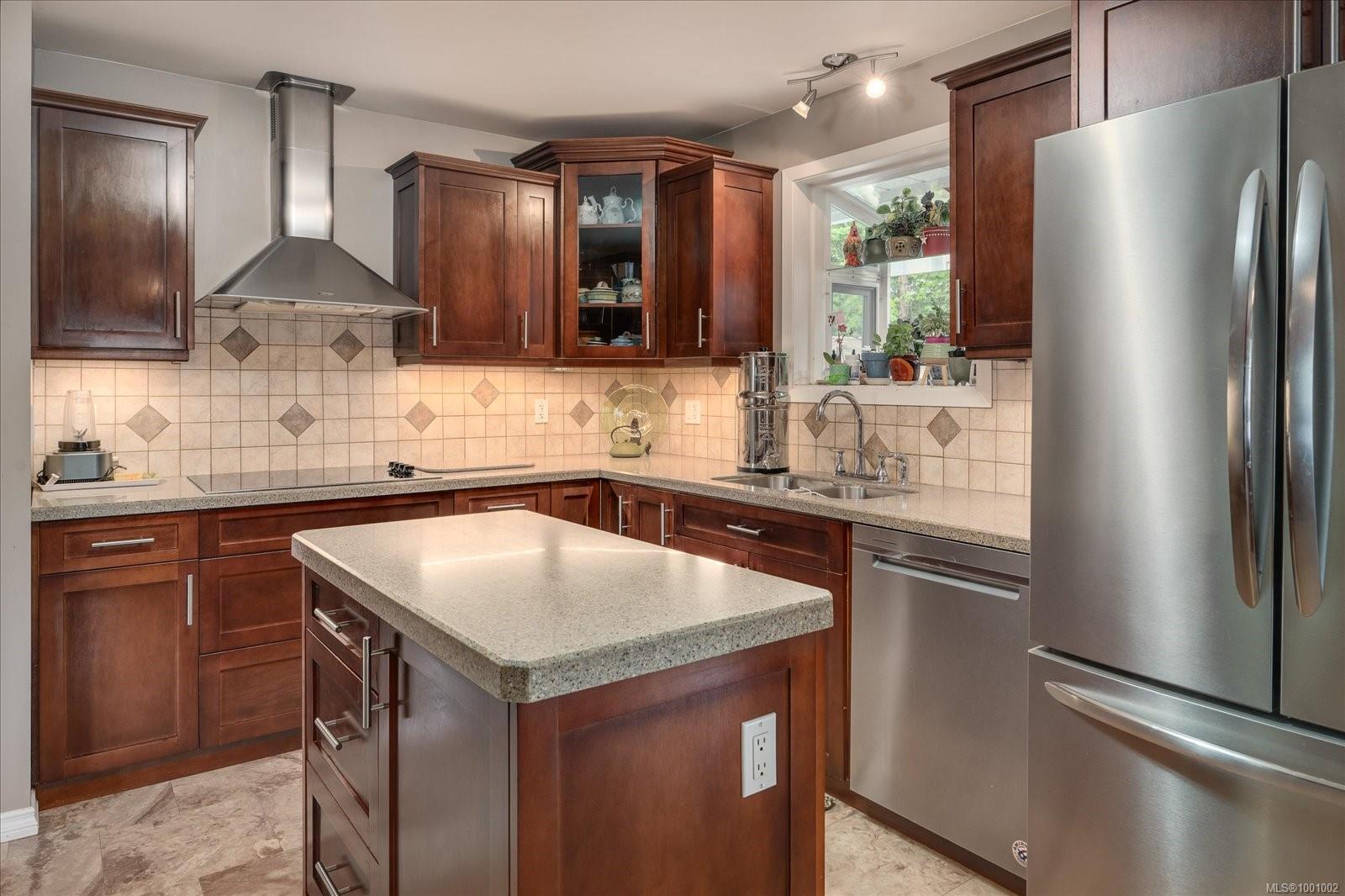 $699,000 - 2563 5th Ave<br>British Columbia, V9Y 2G4