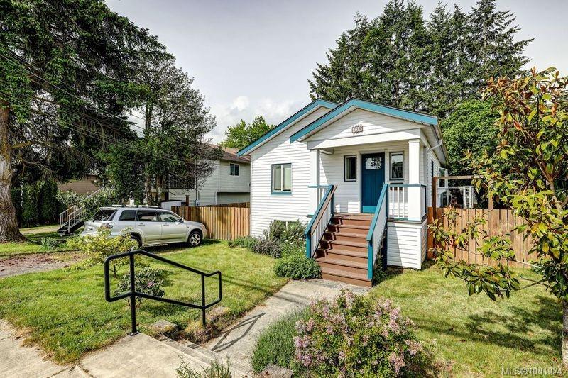 $569,900 - 638 Victoria Rd<br>British Columbia, V9R 4R5