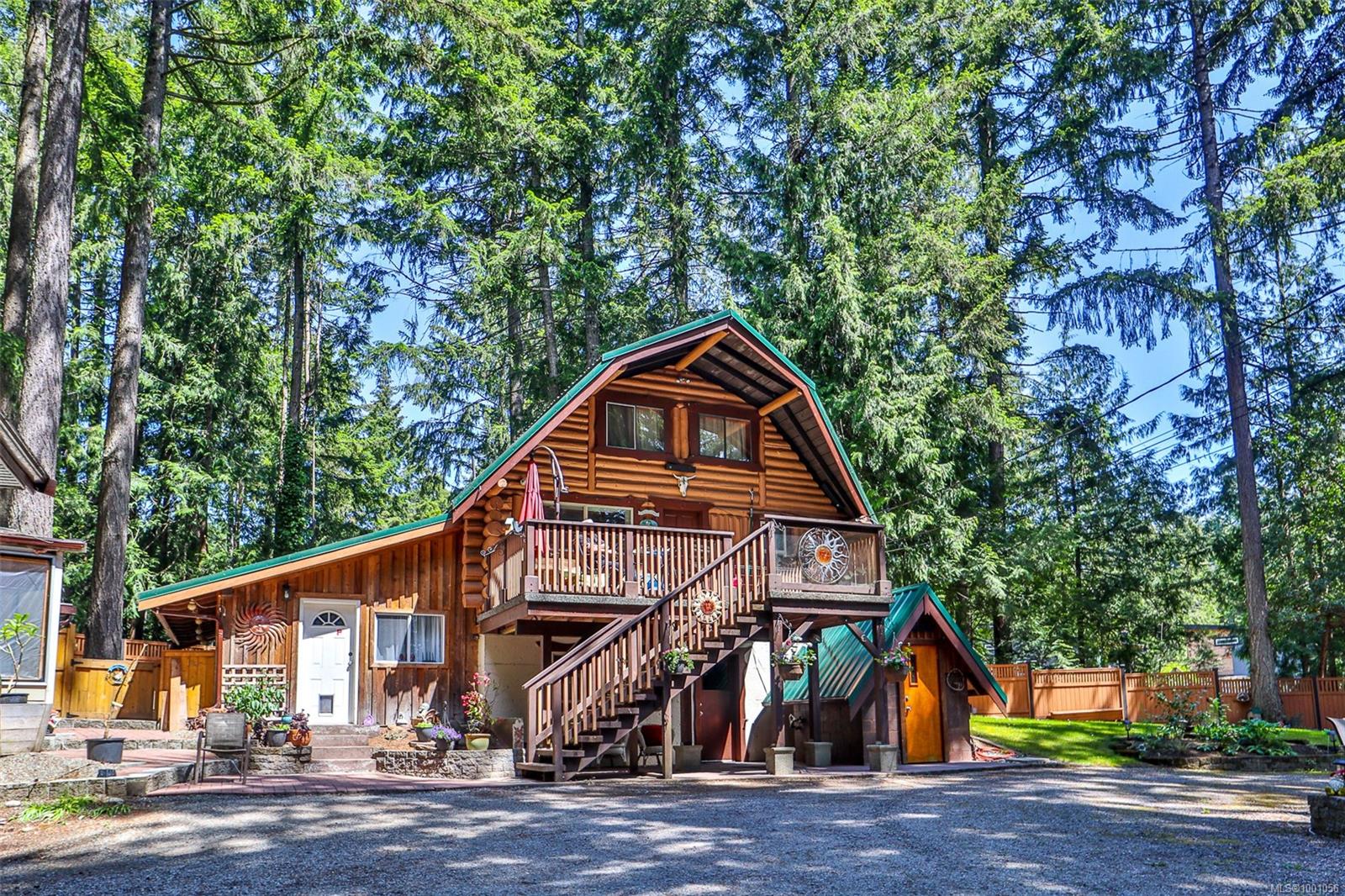 $869,000 - 3389 Ridgeview Cres<br>British Columbia, V8H 0C4