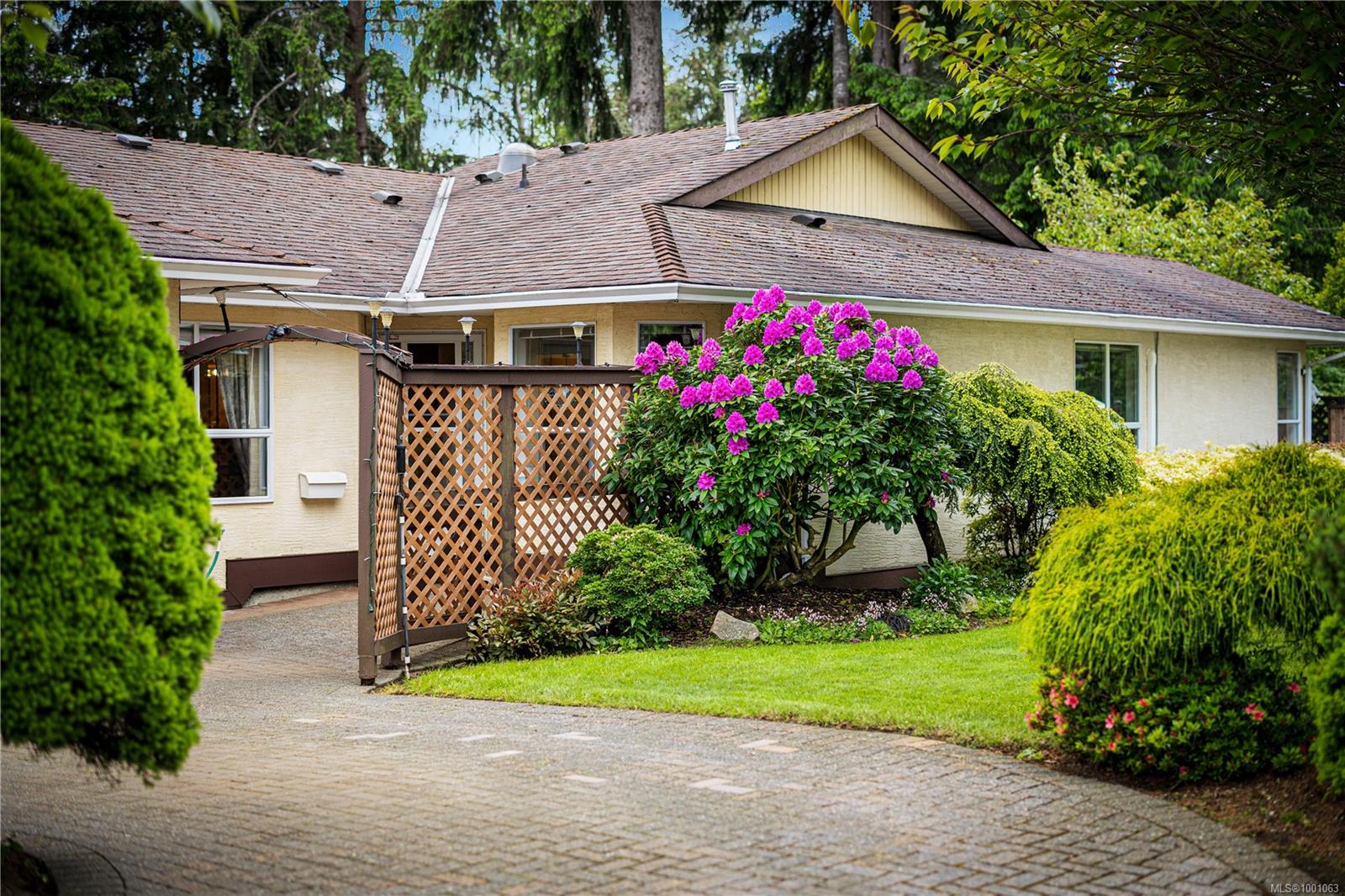 $509,999 - 605 Rockland Rd<br>British Columbia, V9W 7X1