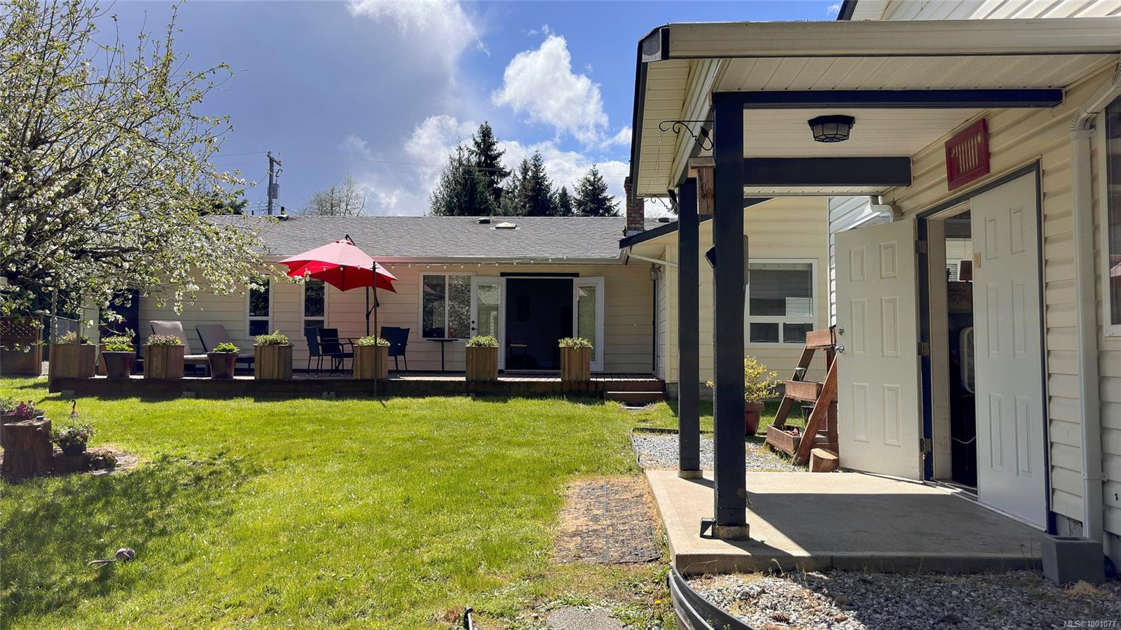 $879,000 - 1307 Sunrise Dr<br>British Columbia, V9P 1X4