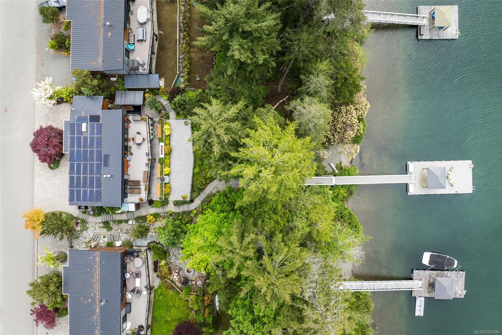 $2,300,000 - 7424 Cottage Way<br>British Columbia, V0R 2G1