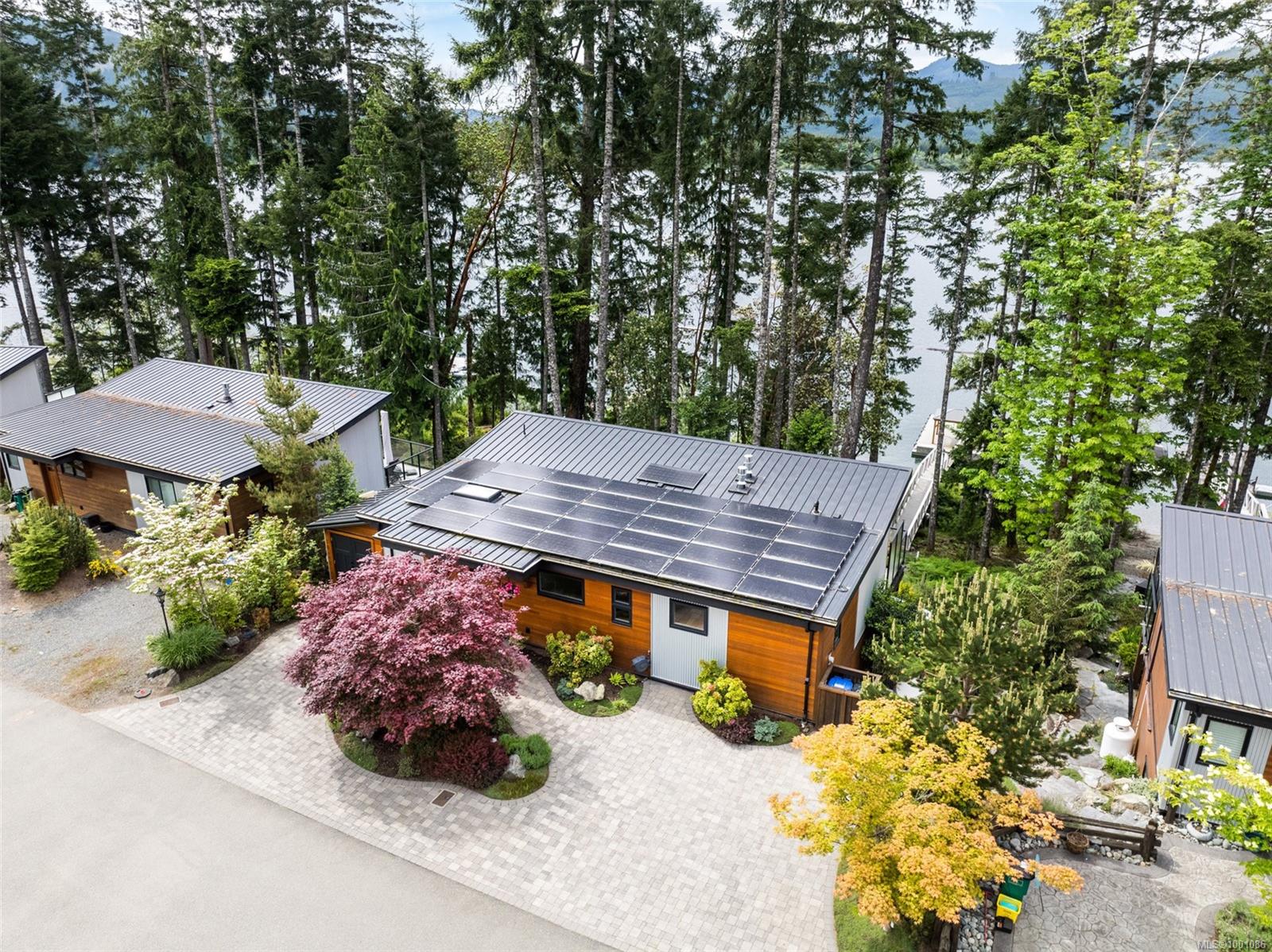 $2,300,000 - 7424 Cottage Way<br>British Columbia, V0R 2G1