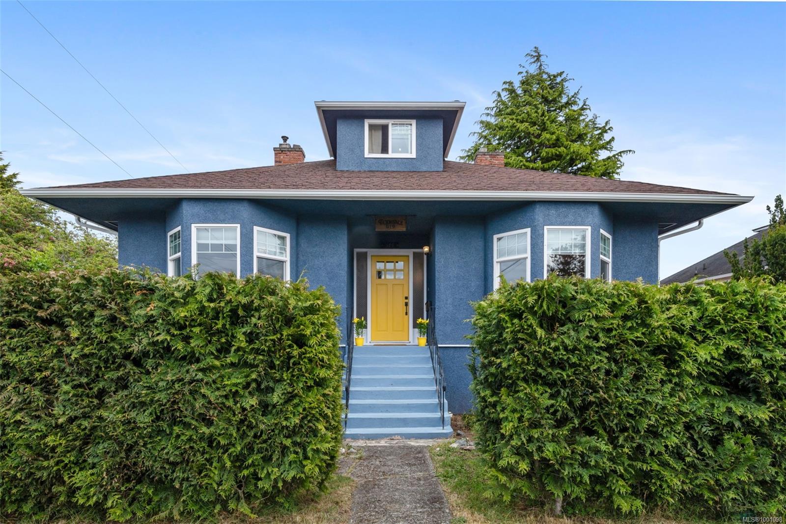 $1,249,900 - 519 Lampson St<br>British Columbia, V9A 5Z6