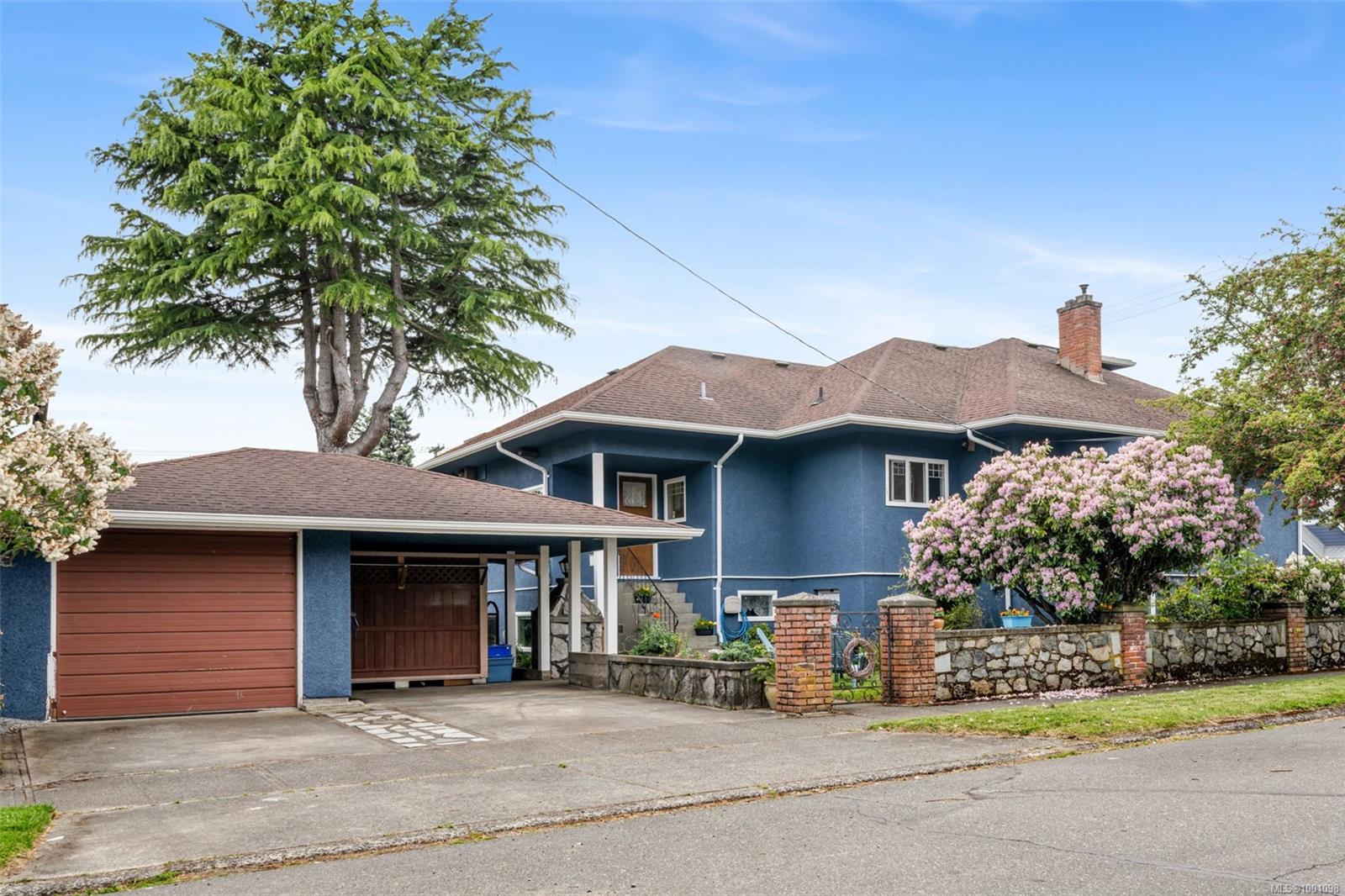 $1,249,900 - 519 Lampson St<br>British Columbia, V9A 5Z6