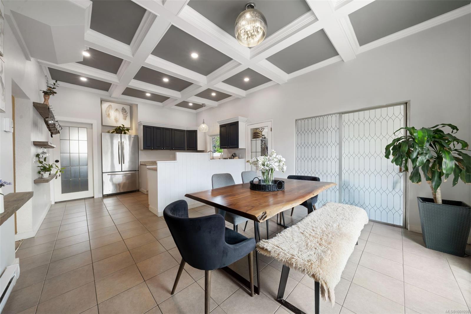 $1,249,900 - 519 Lampson St<br>British Columbia, V9A 5Z6