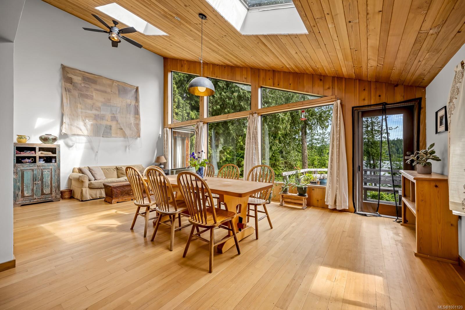 $1,345,000 - 822 Austin Dr<br>British Columbia, V0P 1K0