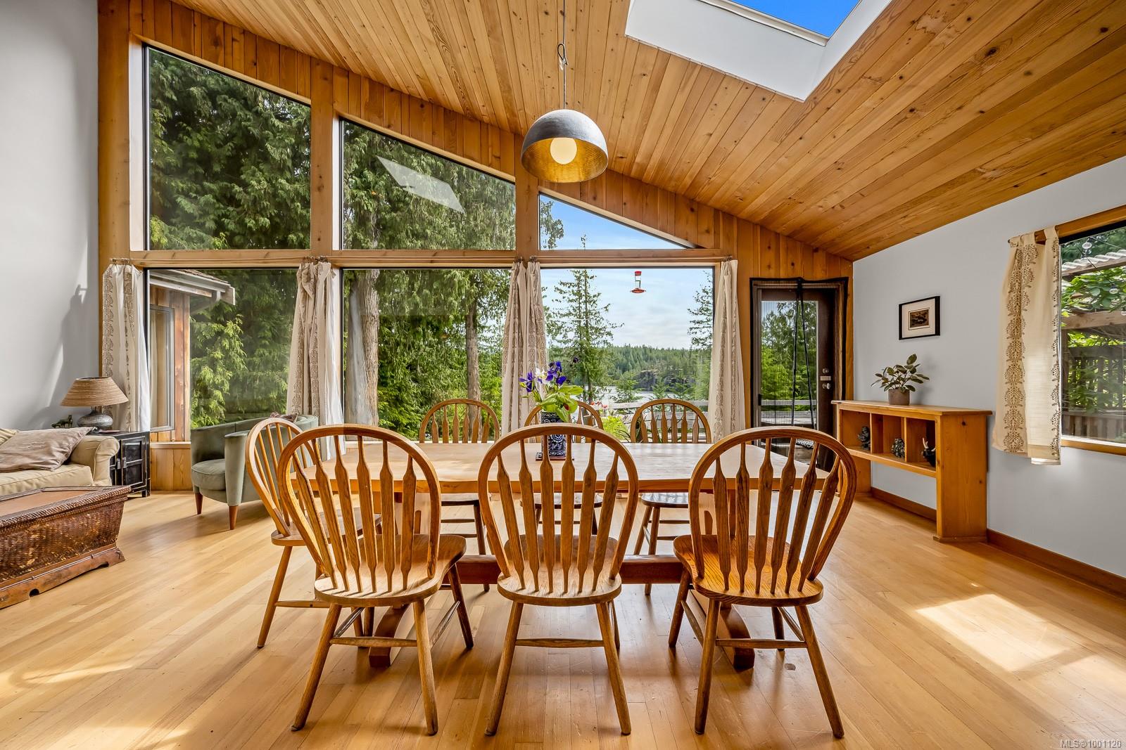 $1,345,000 - 822 Austin Dr<br>British Columbia, V0P 1K0