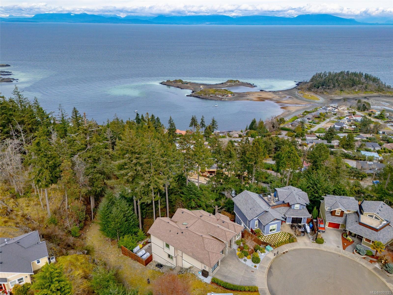 $1,745,000 - 3768 Oak Crest Pl<br>British Columbia, V9T 6H3