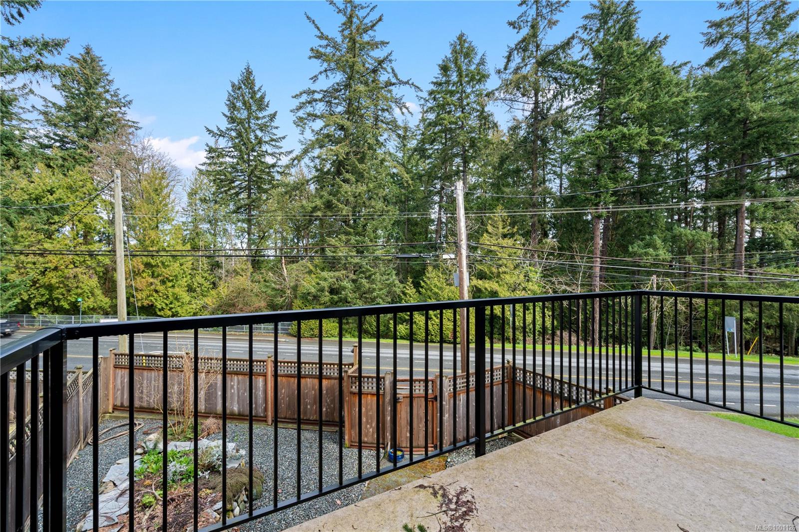 $725,000 - 671 Bowen Rd<br>British Columbia, V9R 2A3