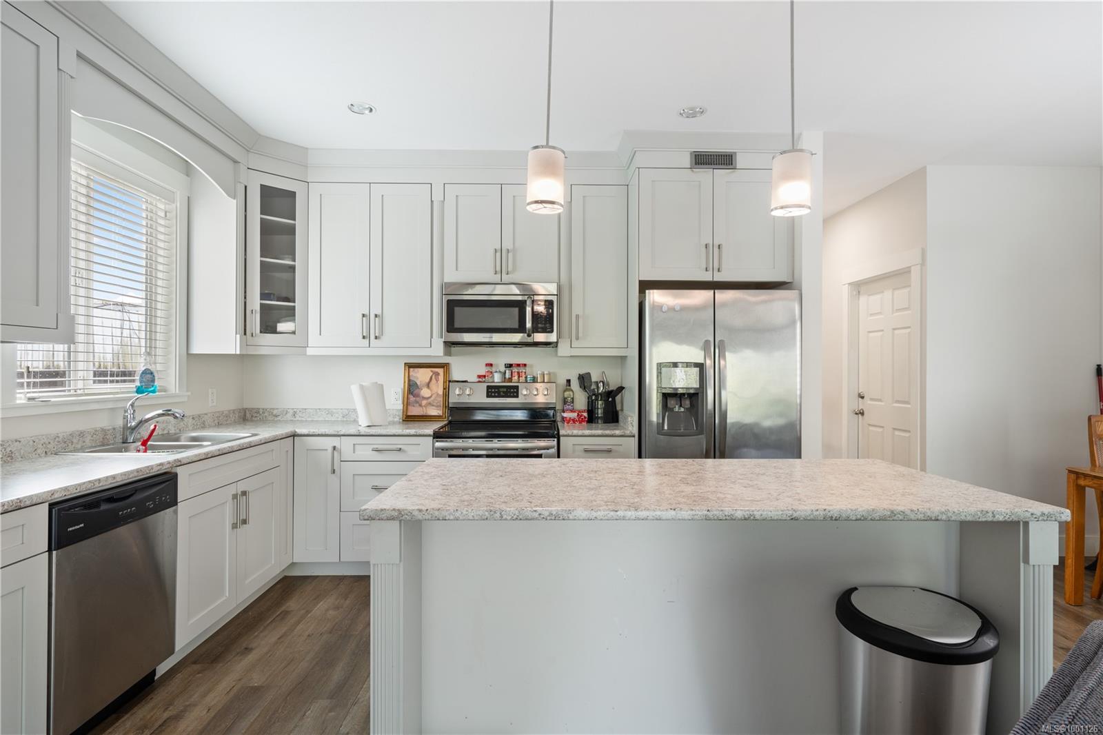 $725,000 - 671 Bowen Rd<br>British Columbia, V9R 2A3