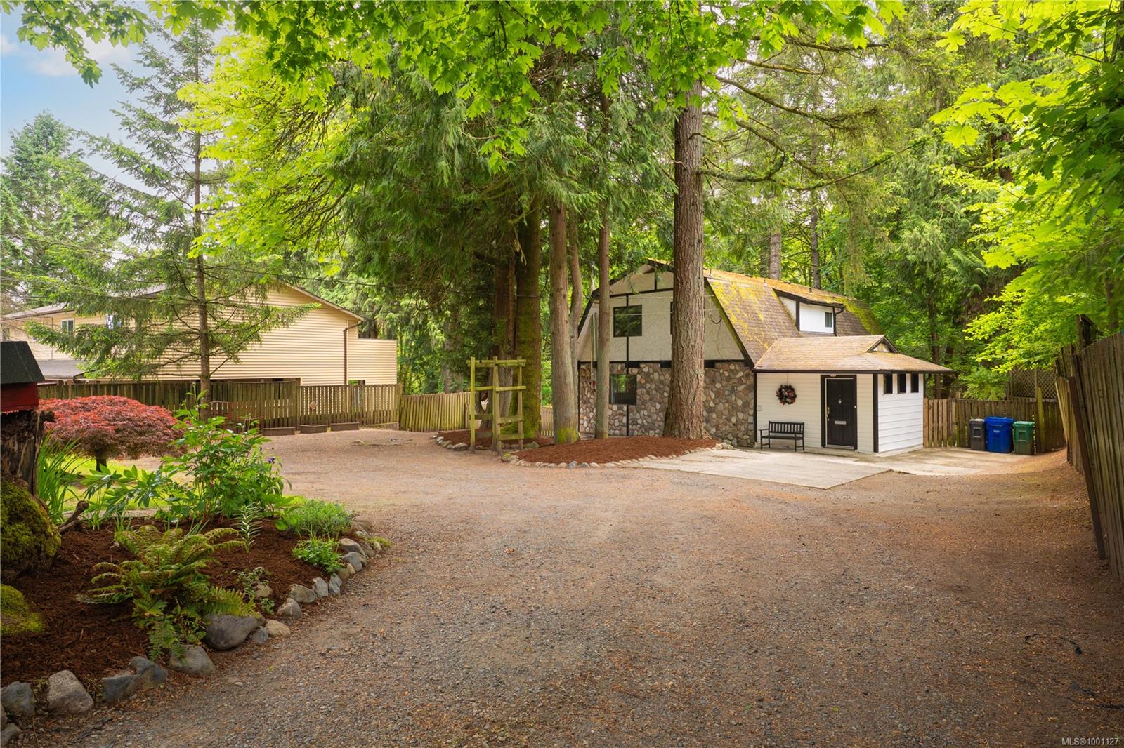 $729,900 - 1029 Old Victoria Rd<br>British Columbia, V9R 6R4