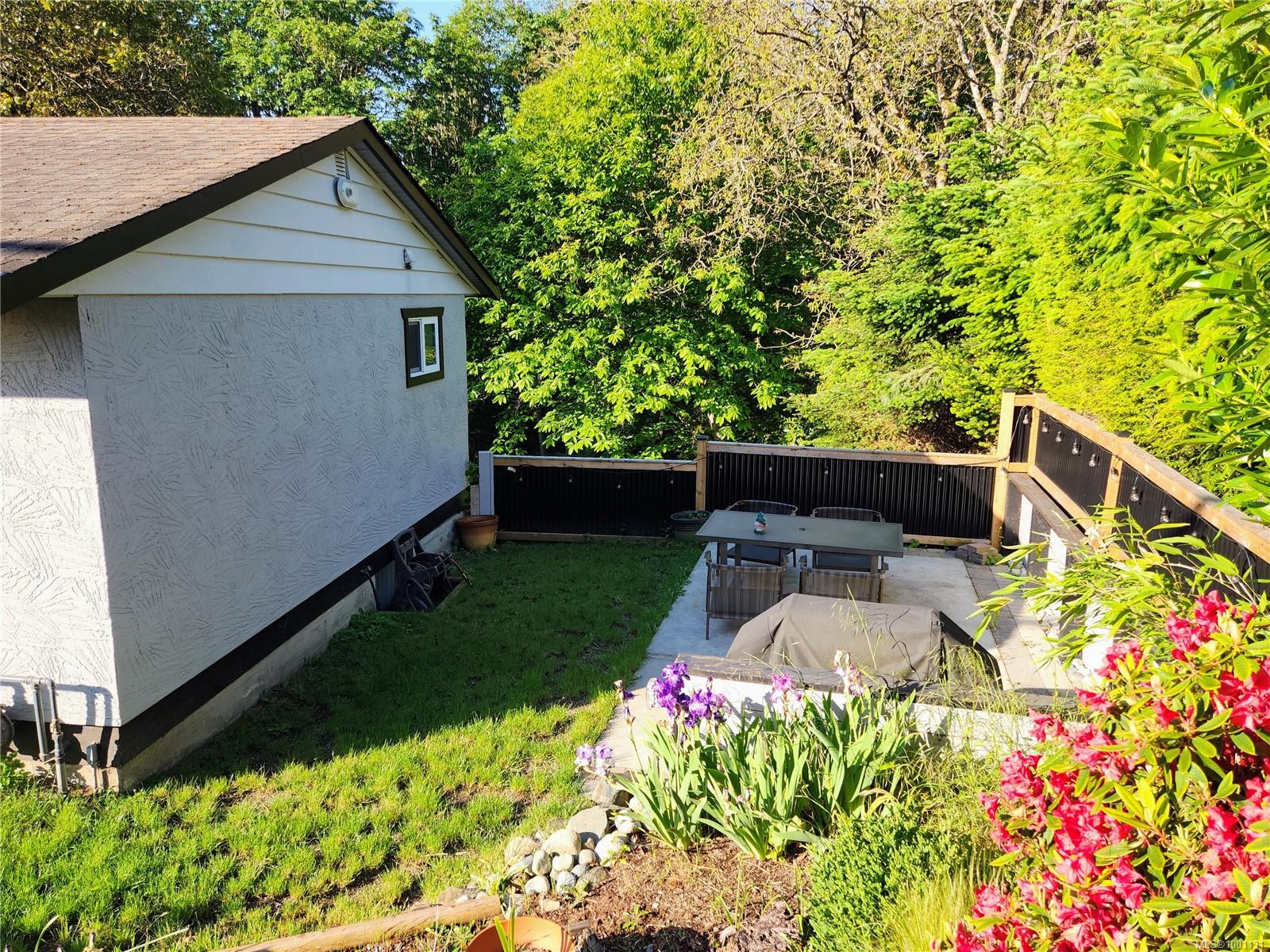 $574,900 - 3129 Departure Bay Rd<br>British Columbia, V9T 1B6