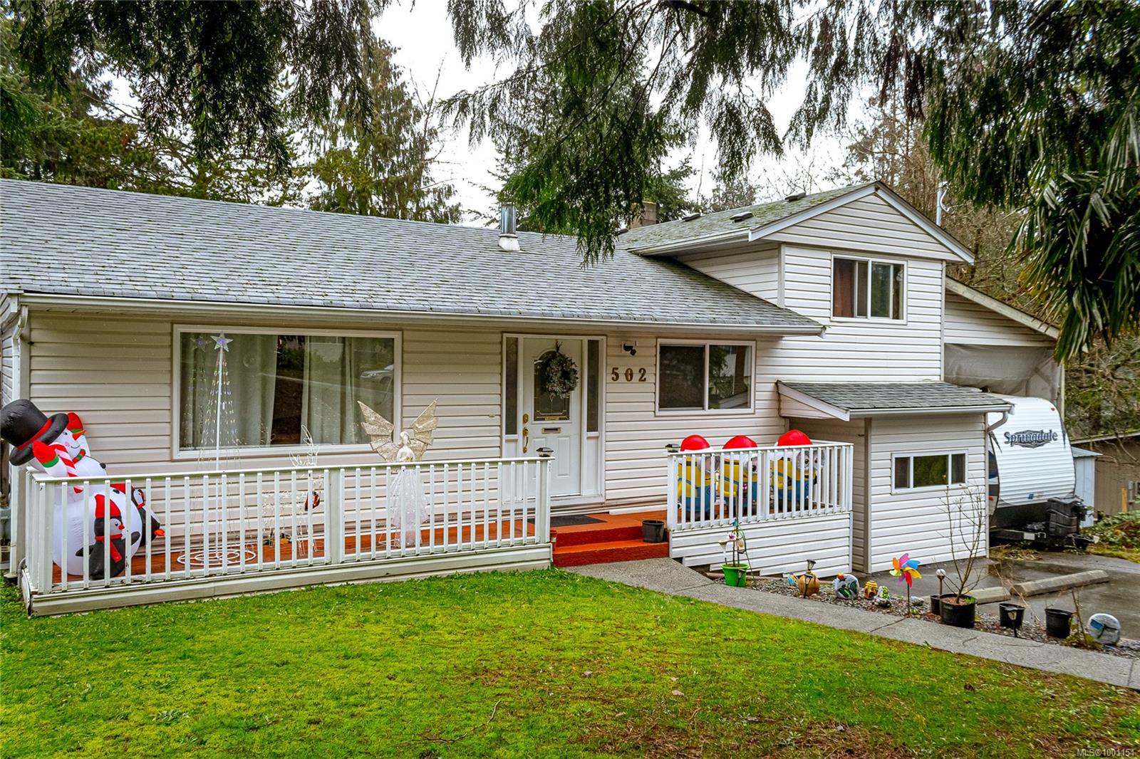 $705,000 - 502 Ninth St<br>British Columbia, V9R 1A7