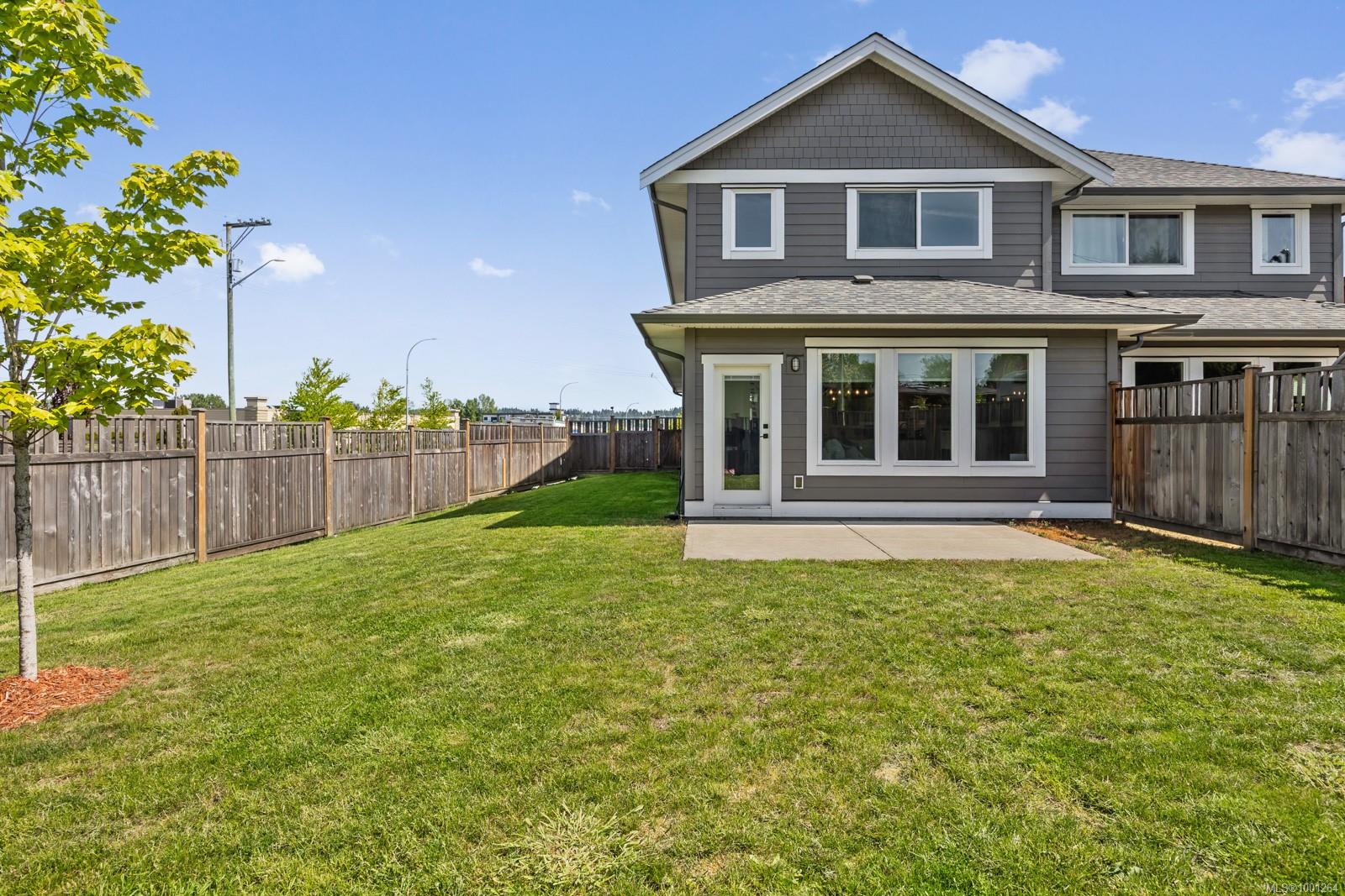 $669,900 - 492 17th St<br>British Columbia, V9N 7P1