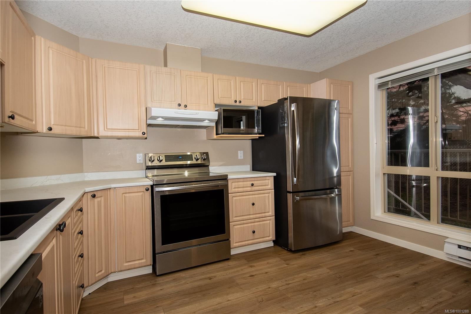 $529,900 - 335 Hirst Ave<br>British Columbia, V9P 1K4