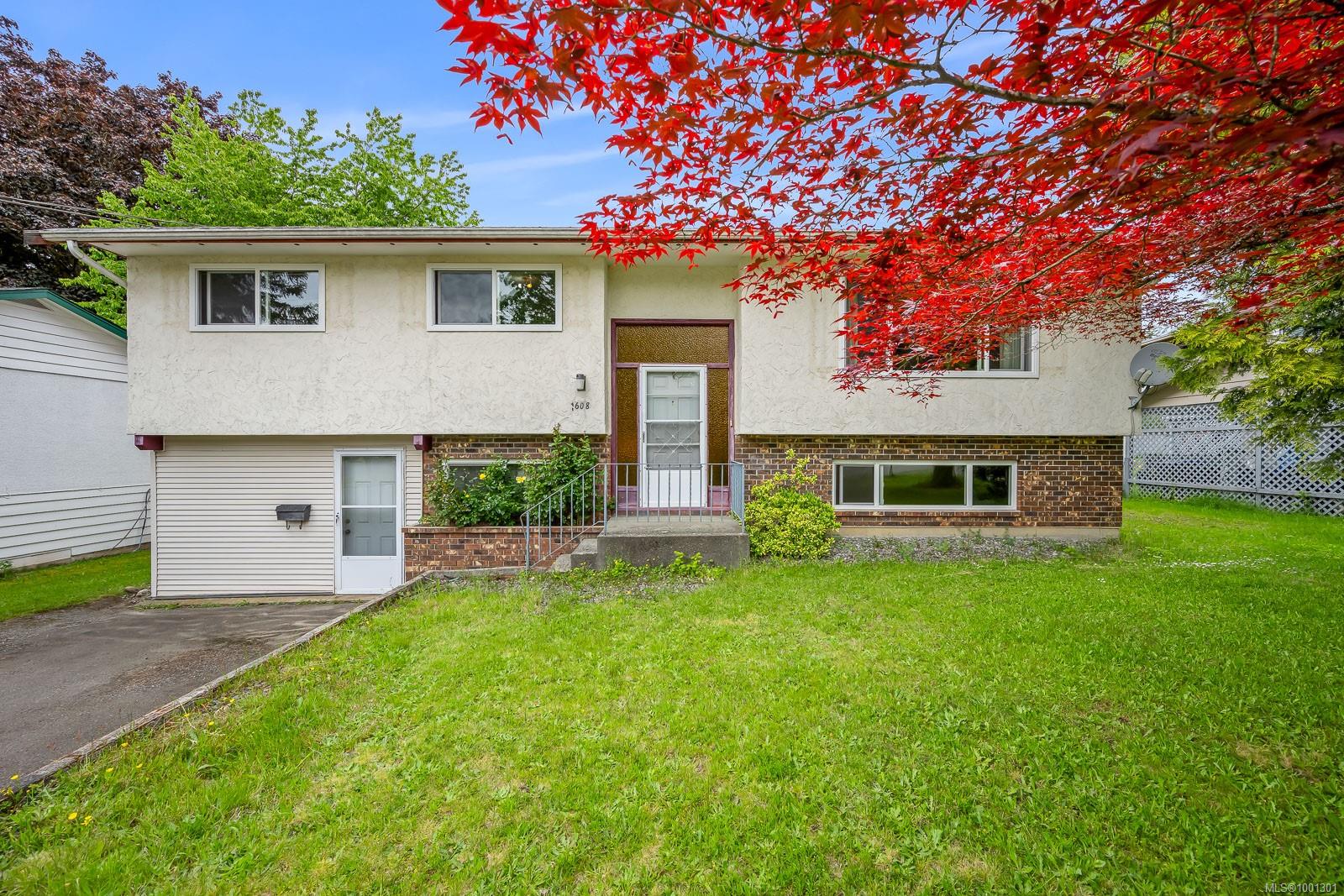 $699,000 - 1608 McLauchlin Ave<br>British Columbia, B9N 3V8
