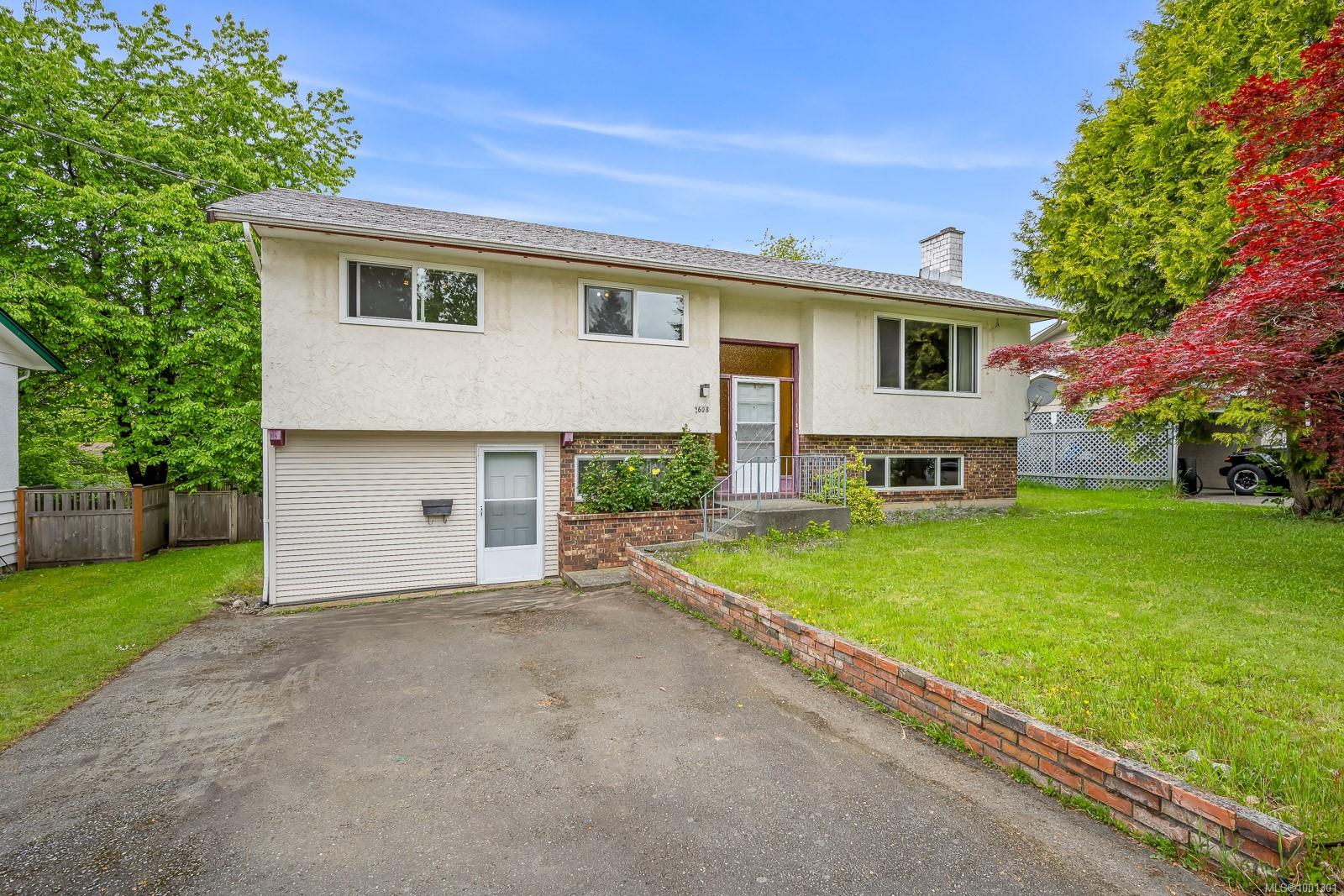 $699,000 - 1608 McLauchlin Ave<br>British Columbia, B9N 3V8