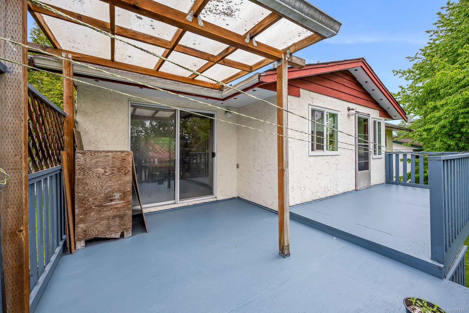 $699,000 - 1608 McLauchlin Ave<br>British Columbia, B9N 3V8