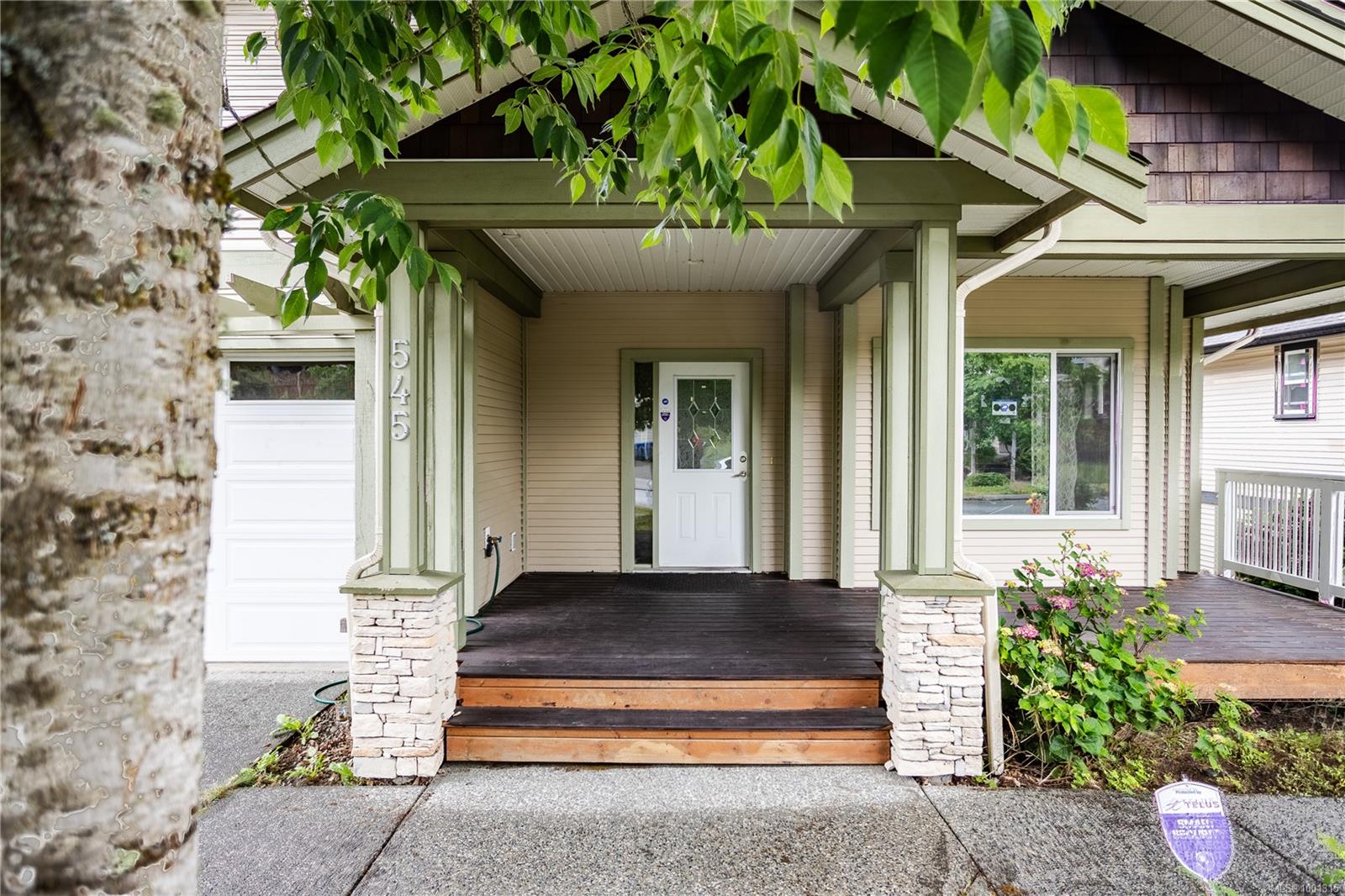 $869,000 - 545 Poets Trail Dr<br>British Columbia, V9R 7C4