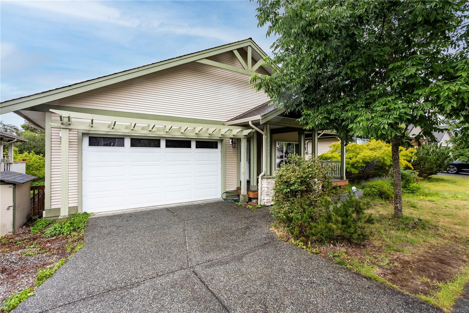 $869,000 - 545 Poets Trail Dr<br>British Columbia, V9R 7C4