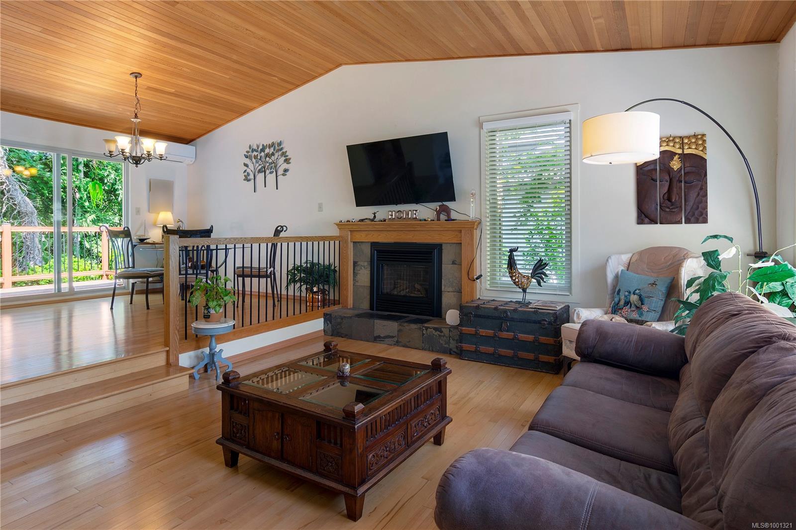 $869,900 - 3527 Fairview Dr<br>British Columbia, V9T 4R5