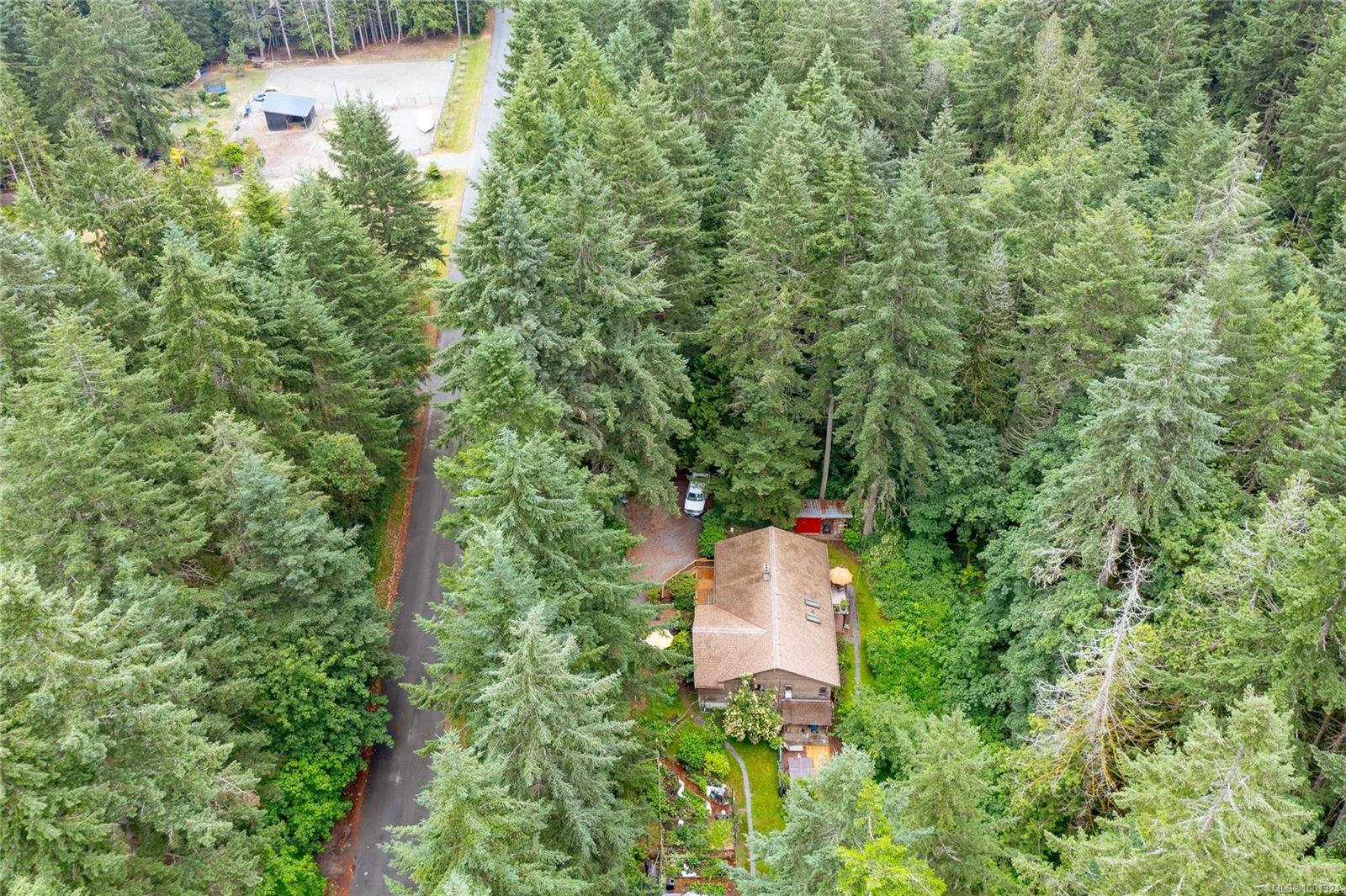 $1,250,000 - 3345 Mcguire Way<br>British Columbia, V0R 2E0